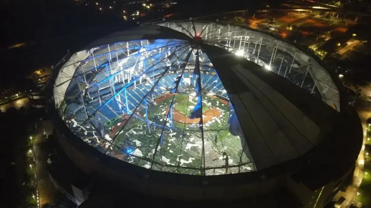 Florida’da Milton kasırgası, Tropicana Field Stadyumu’nun çatısını uçurdu