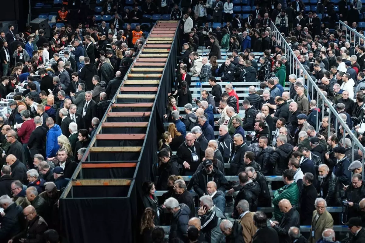 Beşiktaş’tan seçim sırasında Galatasaray’a olay yaratacak gönderme
