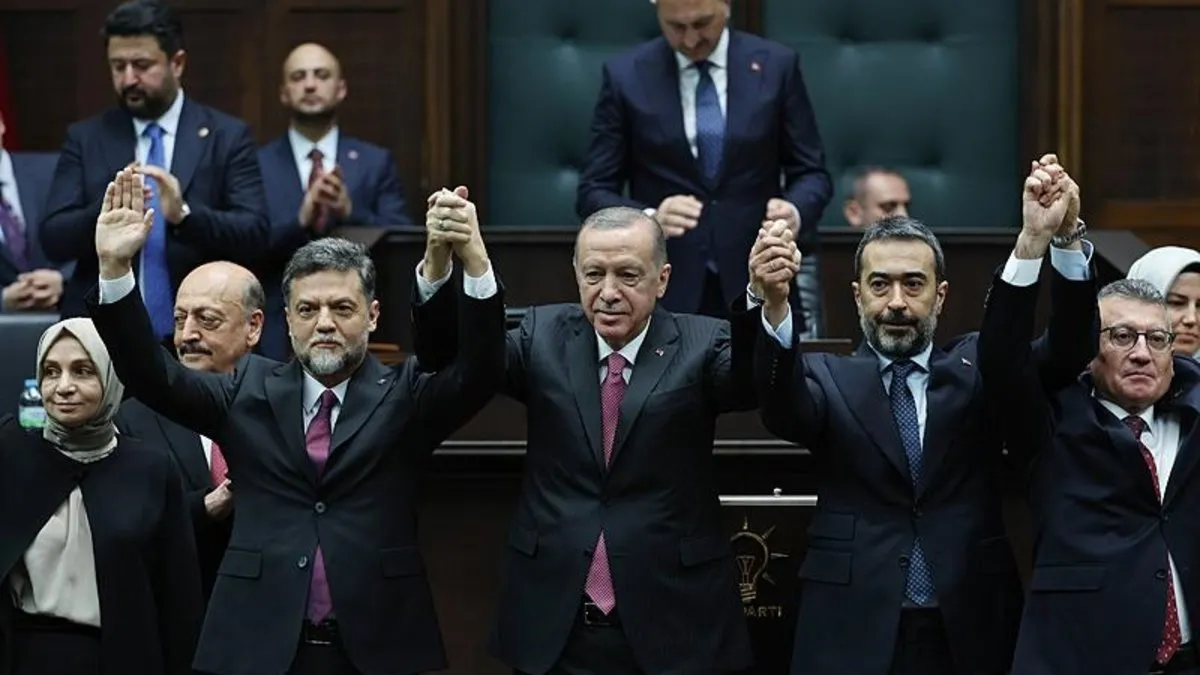 Rozetini Başkan Erdoğan taktı! Milletvekili Mustafa Nedim Yamalı AK Parti’ye katıldı