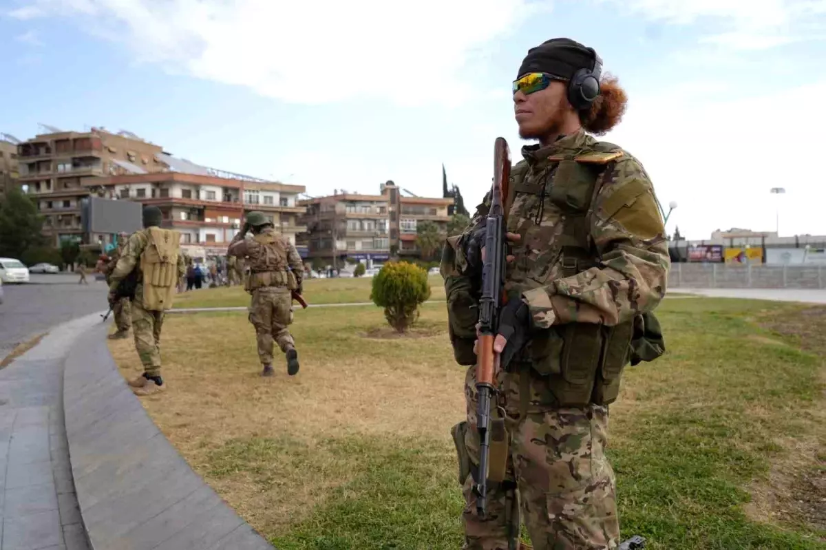 Şam’da Yeni Rejim Askerlerinden Gövde Gösterisi