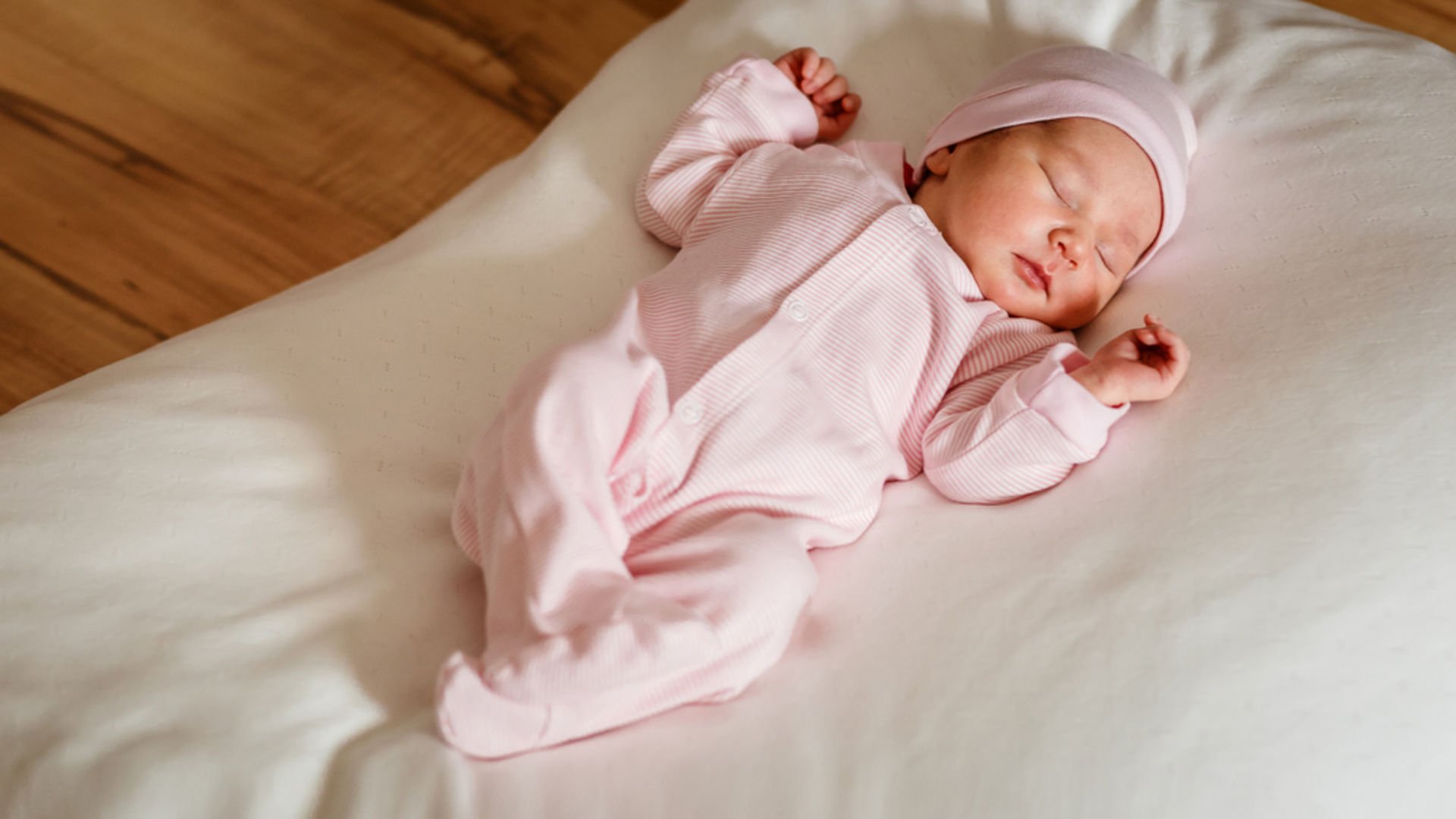 Bebekler için uyku tulumu nasıl seçilir?