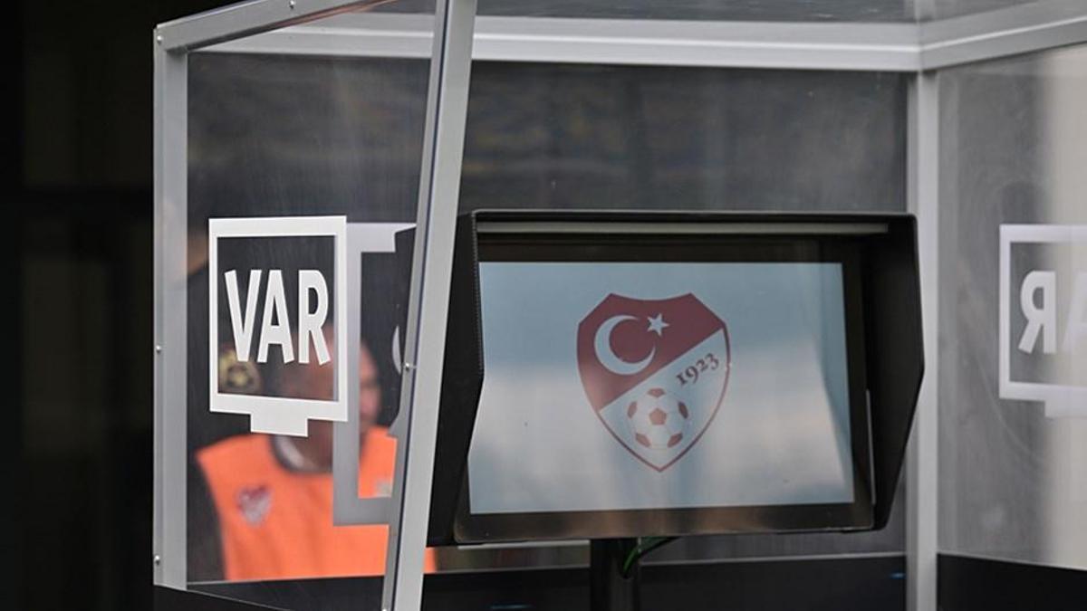 Fenerbahçe – Göztepe maçının VAR’ına Macar hakem!
