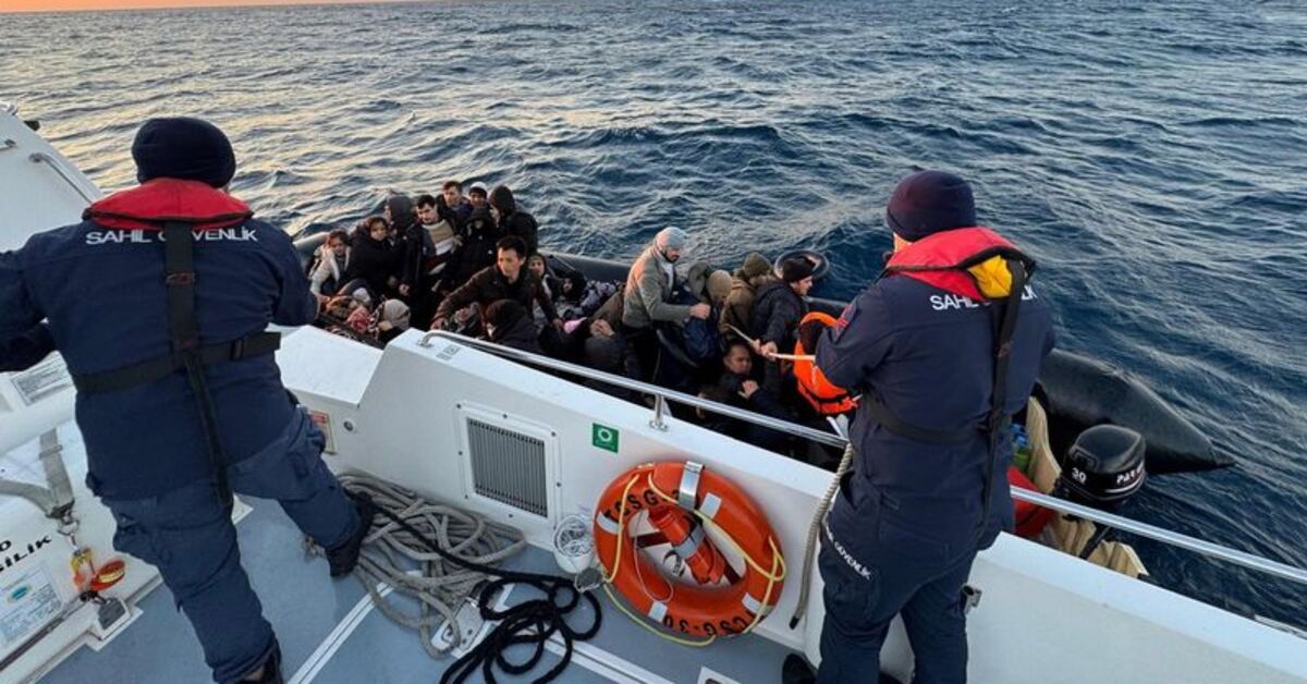 İzmir’de 36 düzensiz göçmen kurtarıldı