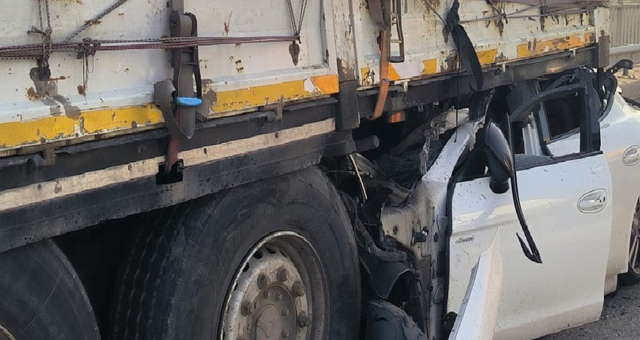 Bursa’da otomobil TIR’a ok gibi saplandı: 1 ağır yaralı