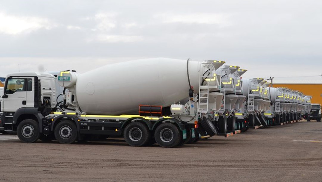 Mersin’de beton mikseri devrildi: Sürücü yaralandı