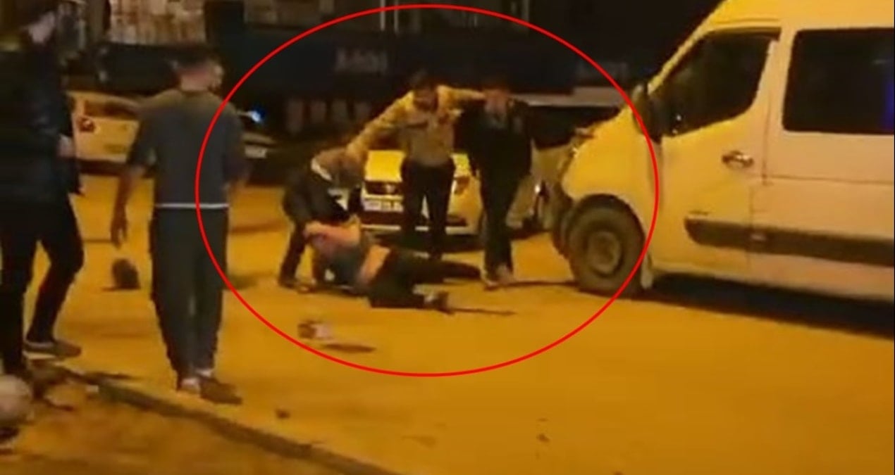 Sokak ortasında 3 kişi tekme tokat adam dövdü