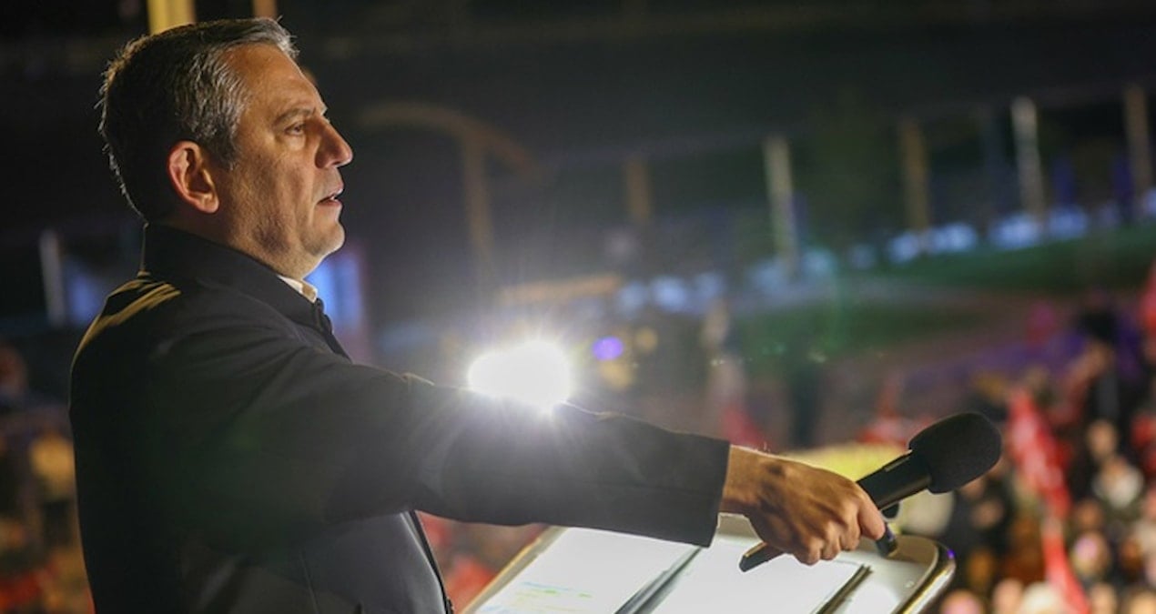 Son dakika… Özgür Özel’den Beyazıt’ta ‘diploma’ çıkışı: Diplomasız Erdoğan!